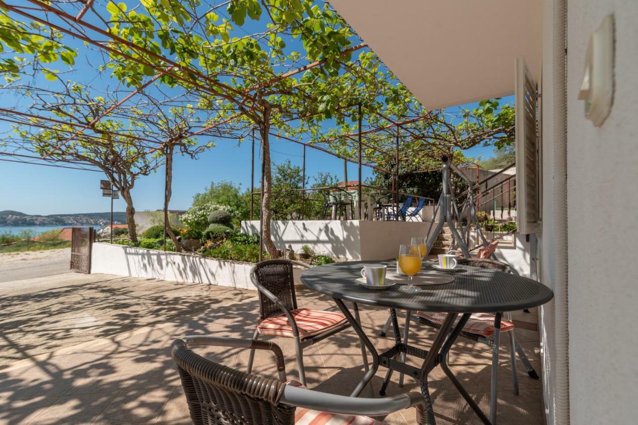 Apartments Villa Bella Vista Seget Трогир Экстерьер фото
