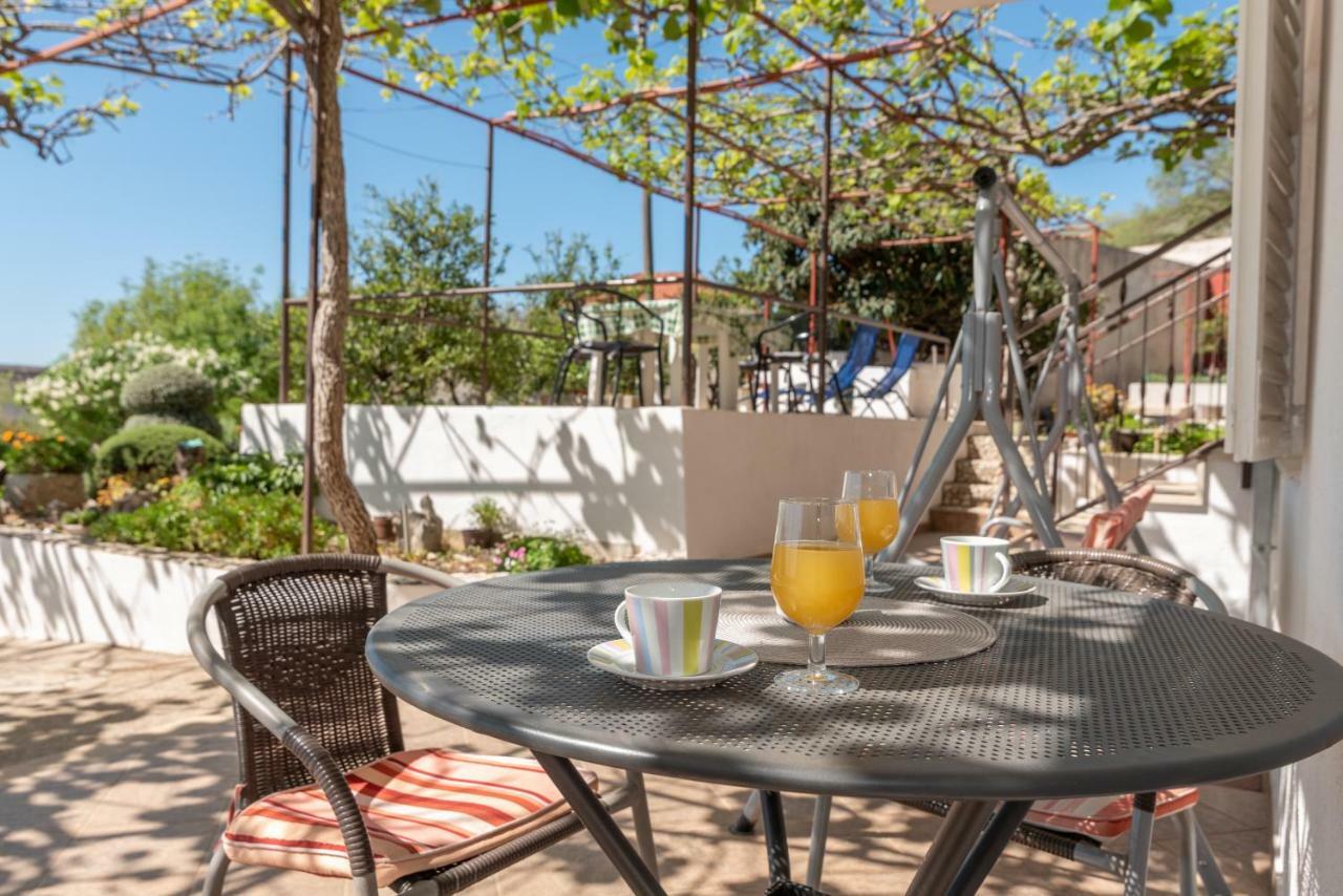 Apartments Villa Bella Vista Seget Трогир Экстерьер фото